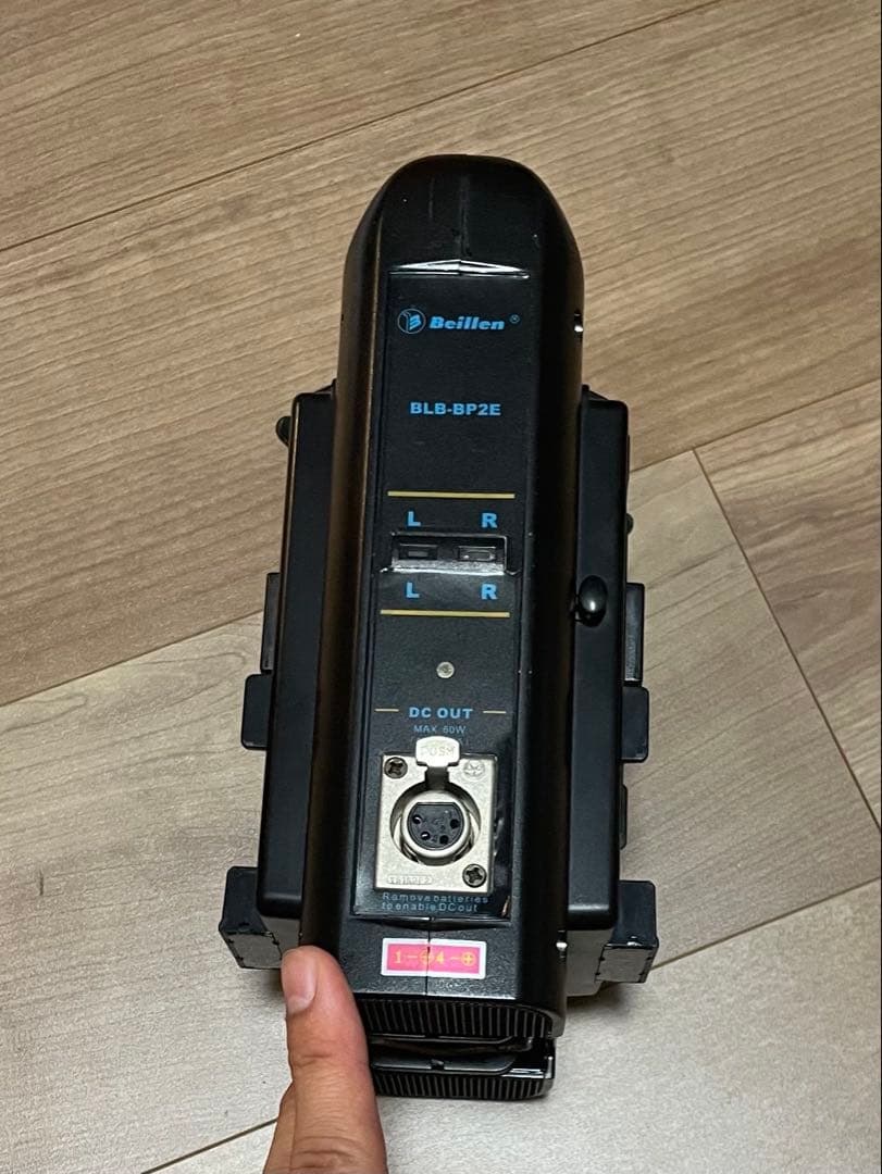 NEP Vマウントバッテリー用2連同時充電器 NEP(エヌ・イー・ピー) Vマウントバッテリー用2連同時充電器(AC