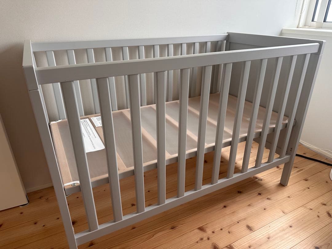 ホワイト木製ベビーベッド IKEA SUNDVIK ズンドヴィーク マットレス付