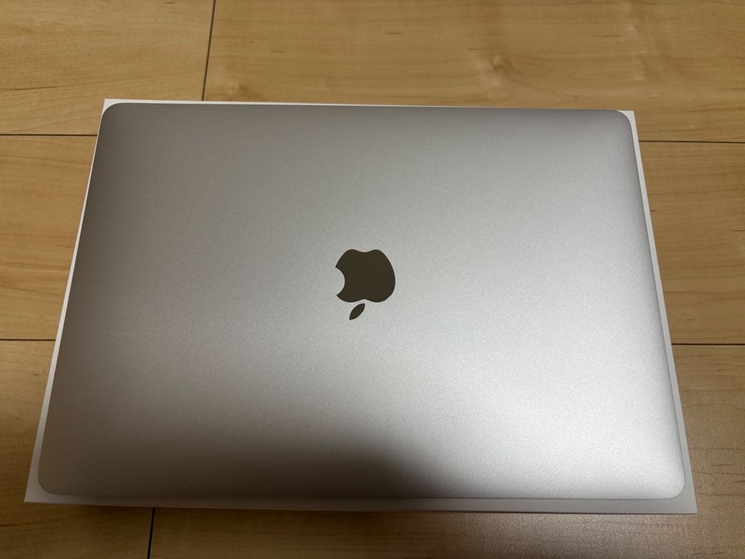 Apple MacBookAir M1 シルバー 16GB/256GB 13.3インチMacBook Air [整備済製品] 8コアCPUと7コアGPUを搭載した