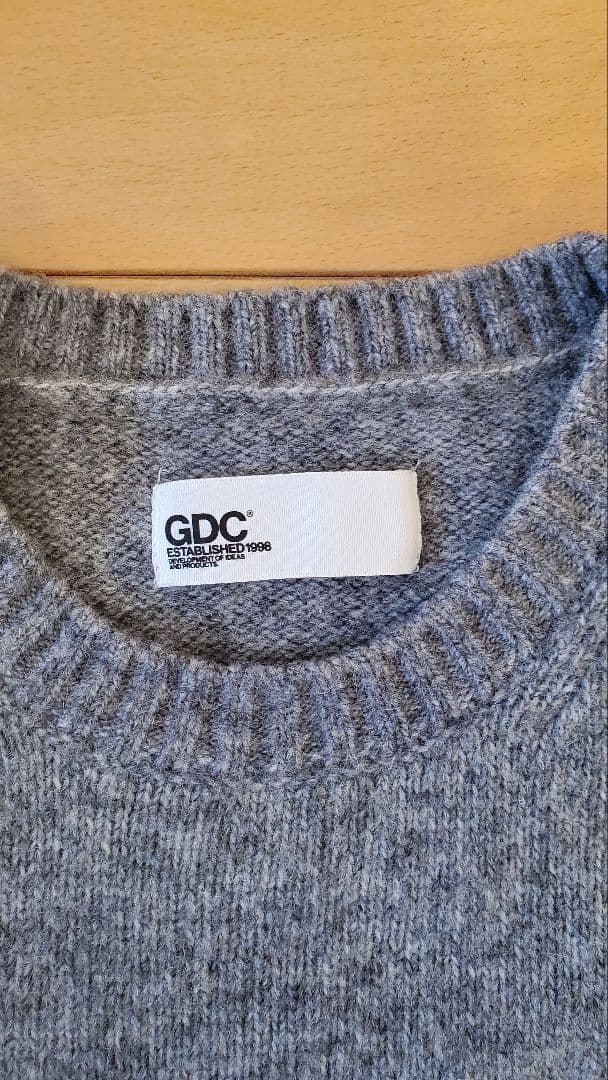 GDC 星柄 ニットセーター グレー - メルカリ