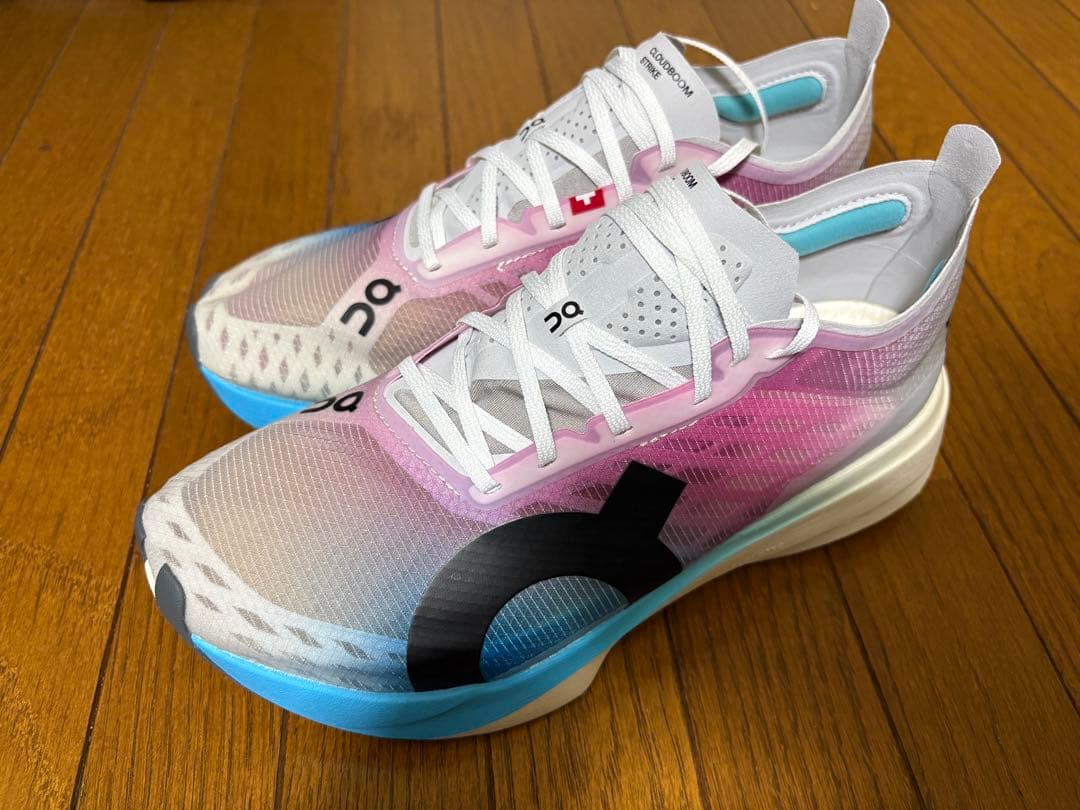 新品正規品】最終値下げ！！クラウドブーム ストライク 25.0cm - メルカリ