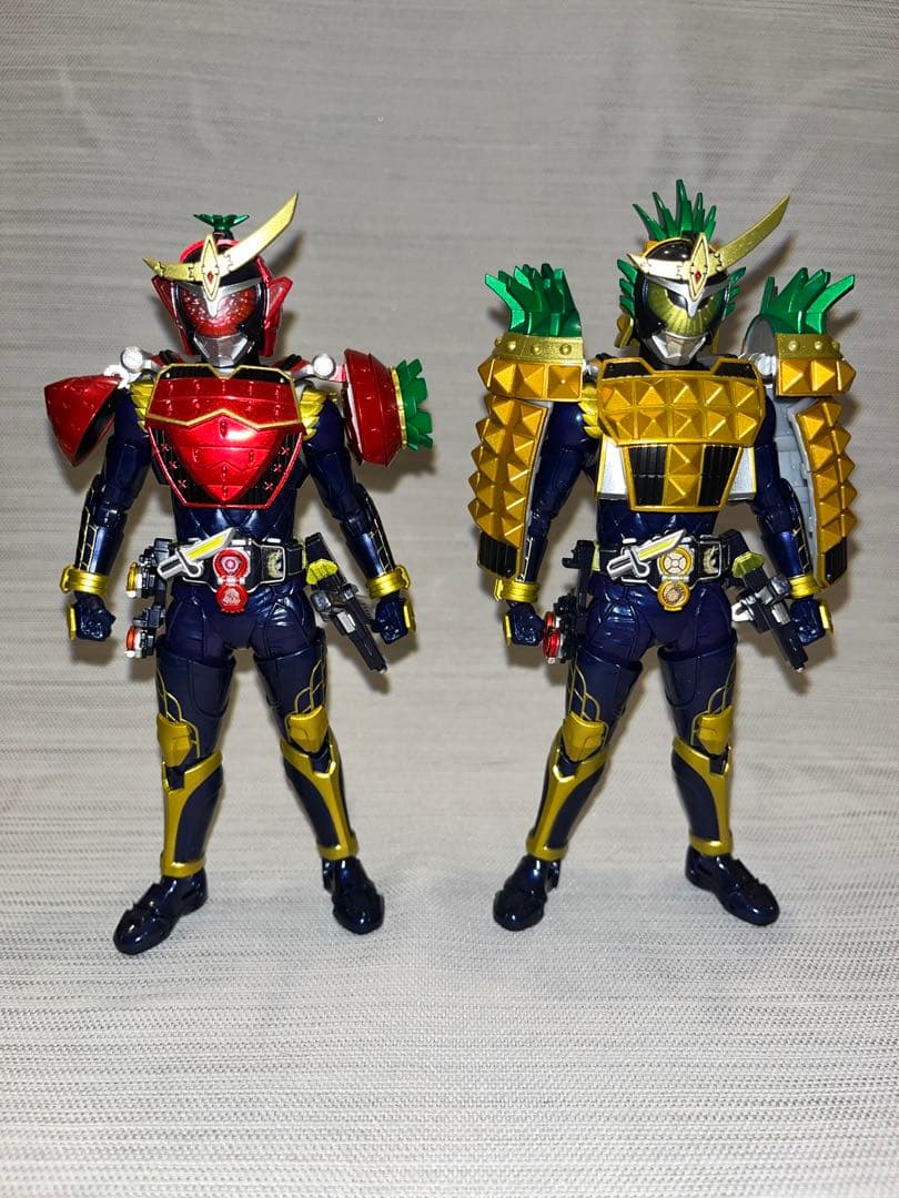 S.H.Figuarts(真骨彫製法) 仮面ライダー鎧武 イチゴ＆パインアームズ