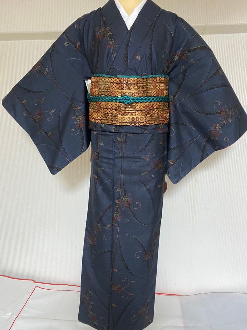 トールサイズ 本場奄美大島紬 正絹 花唐草 裄71 身丈171 - メルカリ
