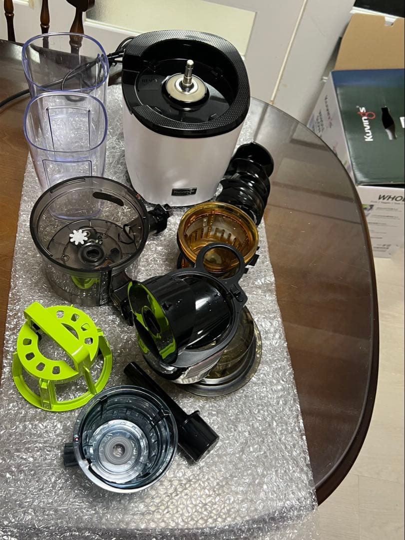 美品】Kuvings REVO830 低速ジューサー コールドプレス - メルカリ