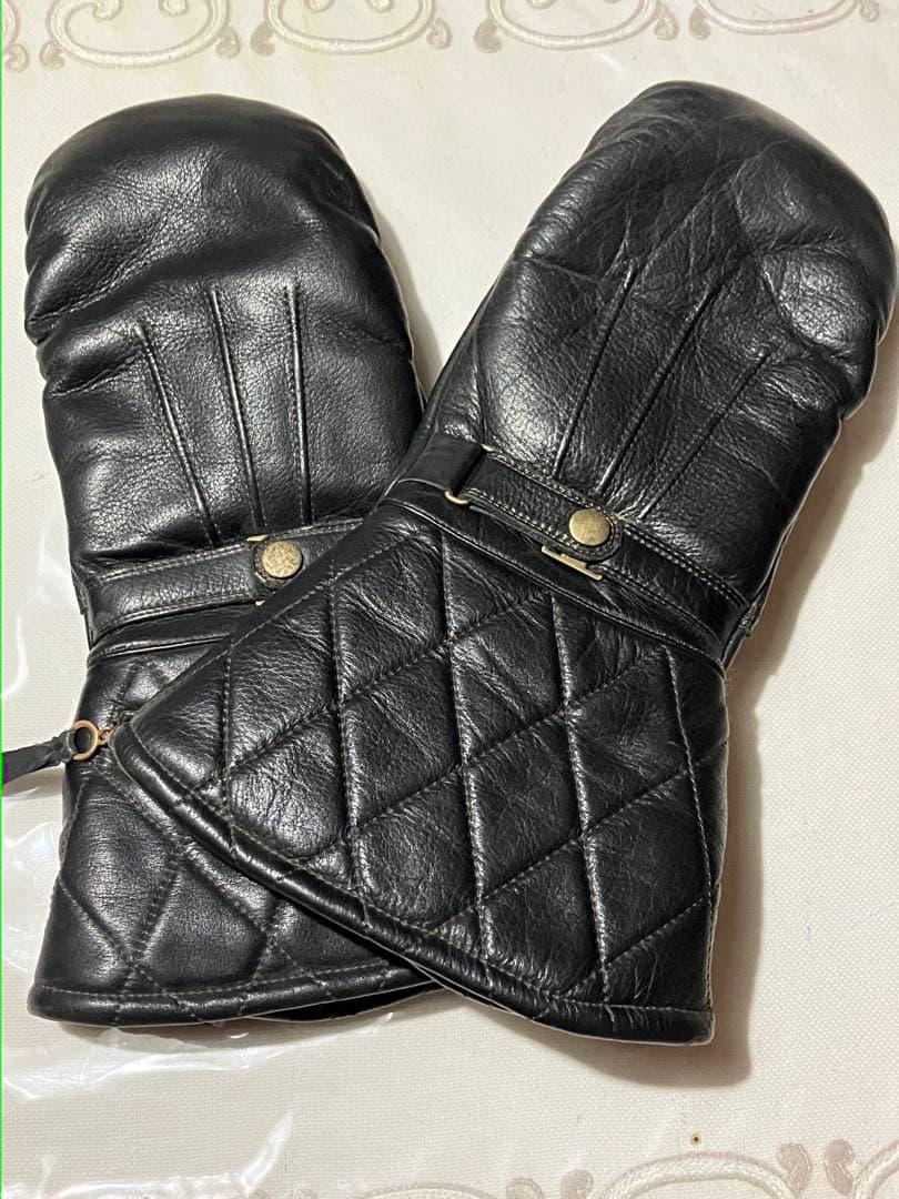 m*e様 黒 レザー キルティング グローブ　ミトン　Pow Wow Lサイズ POWWOW/パウワウ「The Gauntlet Glove”Type Mitten”/ザ・ガントレット