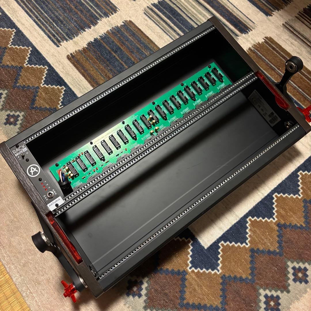 ARTURIA RACK BRUTE 6U Noirモジュラーシンセ ケース - メルカリ