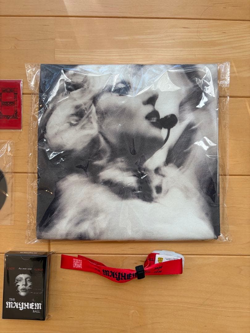 Lady Gaga The MAYHEM Ball VIP GOLD 限定グッズ - メルカリ
