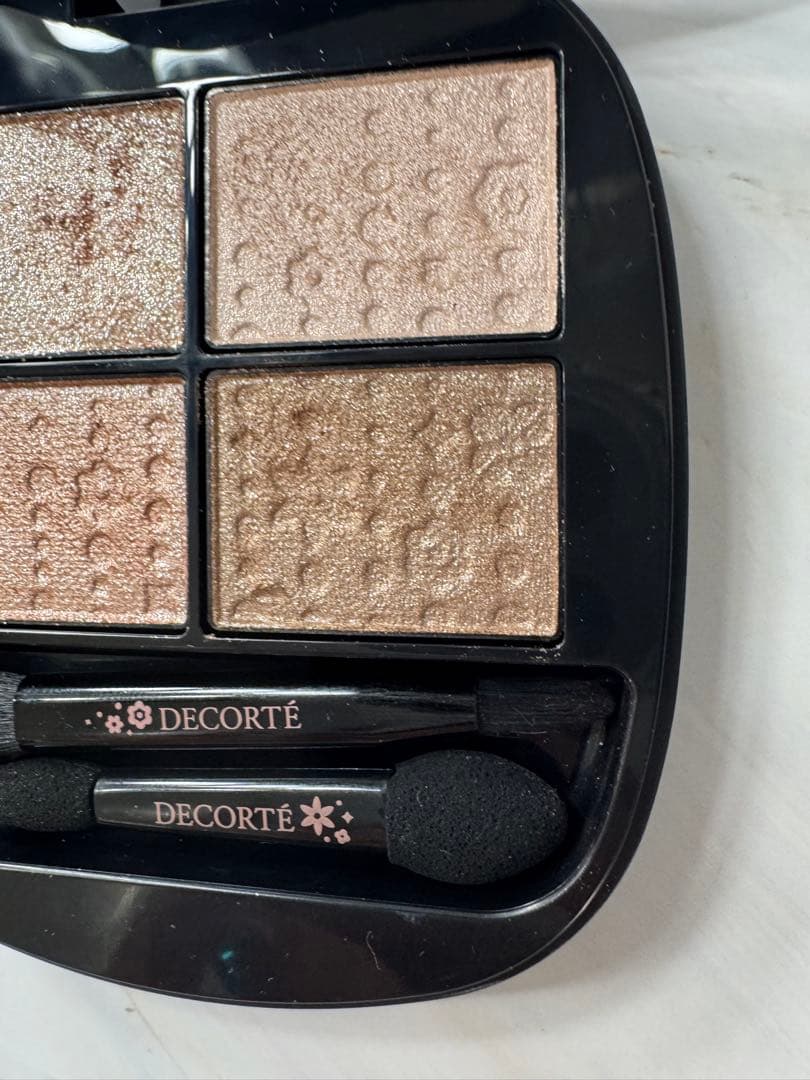 DECORTÉ アイシャドウパレット クリスマスコフレ 2025 - メルカリ