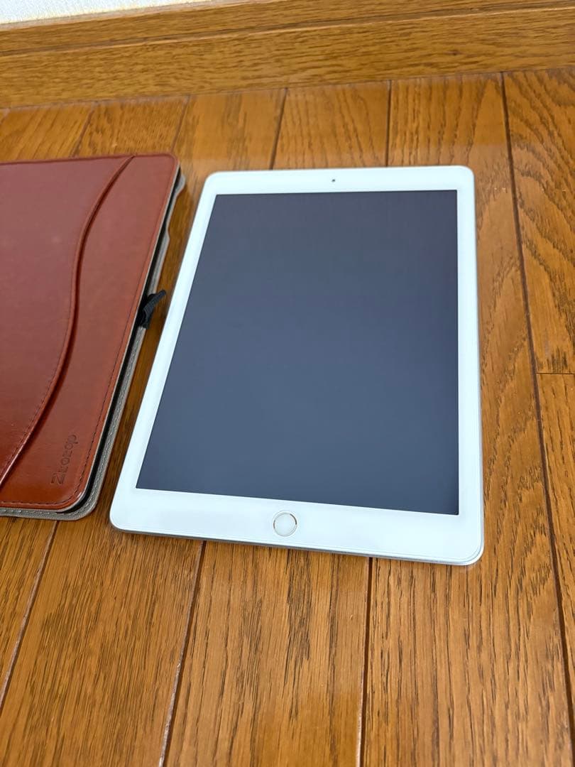 （ぴー様用）iPad 第5世代 シルバー WIFI 32GB ケース付き Amazon.co.jp: 【整備済み品】 Apple iPad (第5世代) Wi-Fi 32GB