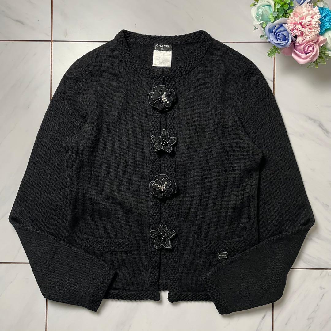 CHANEL 05P ピュアカシミヤ カーディガン カメリアブローチ付 黒 36 CHANEL(シャネル) カメリア ココマークボタン サイドライン カシミヤ