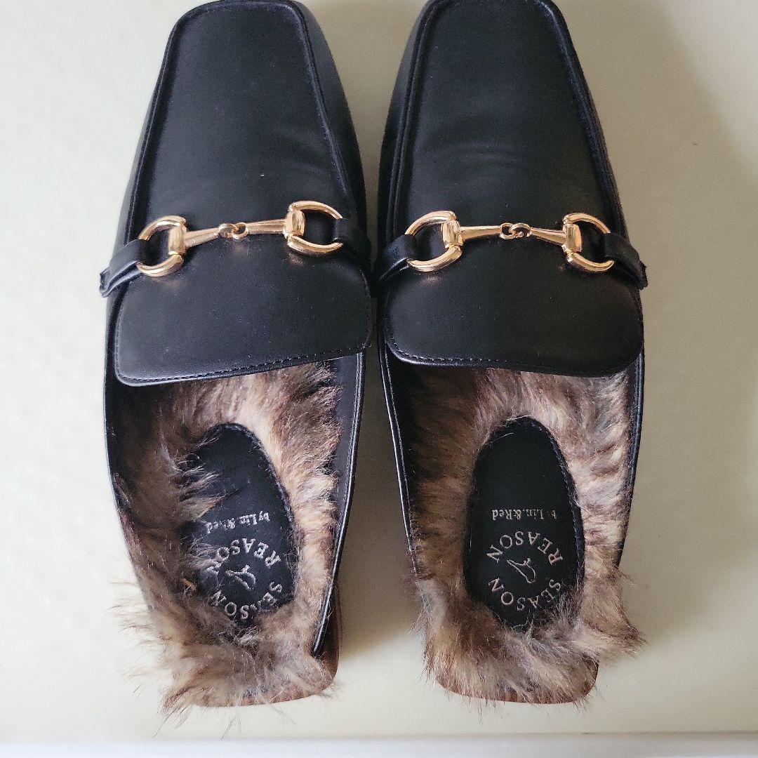 ファー付きレザーミュール ブラック - メルカリ