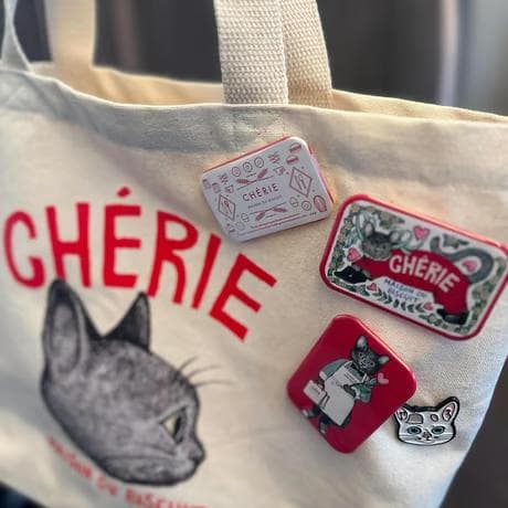 シェリーメゾンドビスキュイ ヒグチユウコ トートバッグ 缶バッチ付