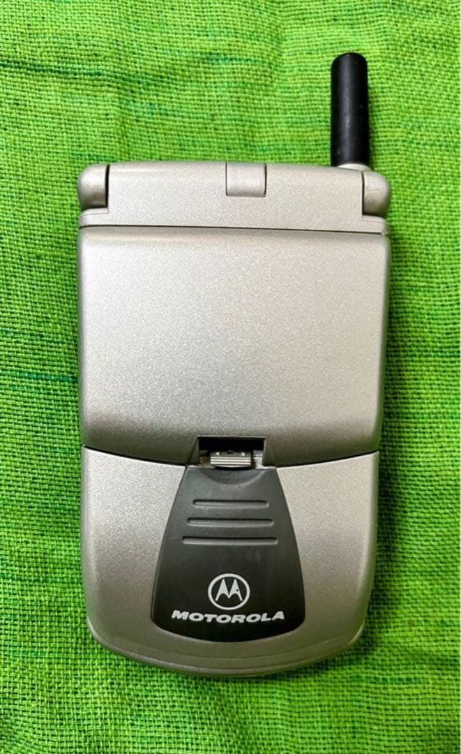 希少！Motorola TIMEPORT P8197 レトロガラケー Vintage Motorola BMW CPT 8000 Timeport P8197 Flip Phone with