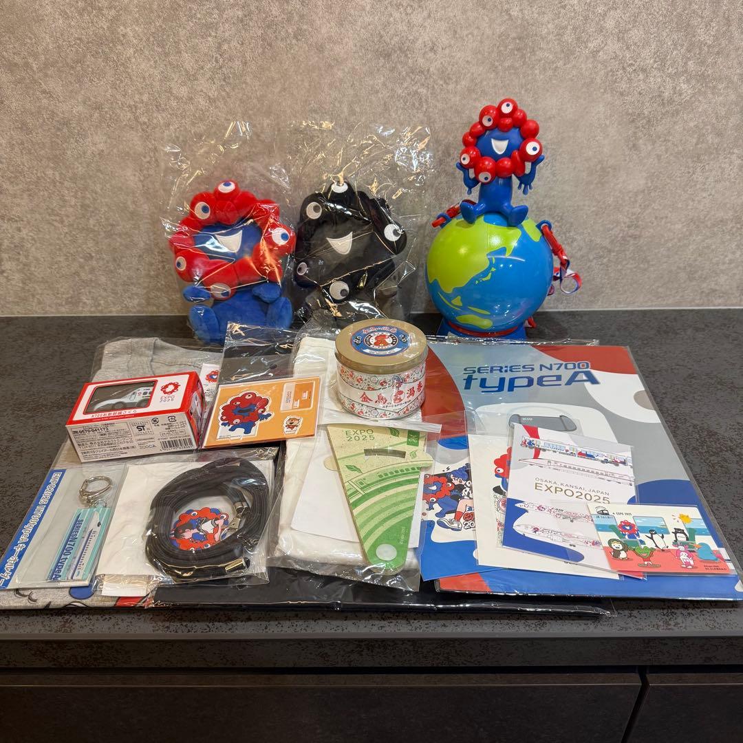 万博　おたのしみ袋　Mサイズ ハローキティ×ミャクミャクぬいぐるみなど入った「おたのしみ袋」3種