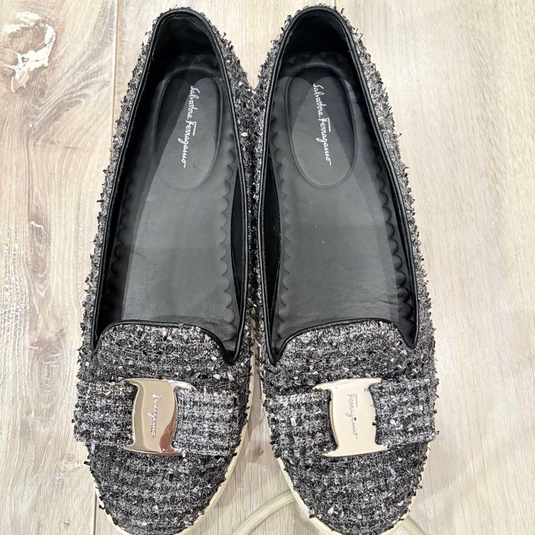 サルヴァトーレフェラガモ スニーカー フラット ヴァラリボン ラメ 24.5cm