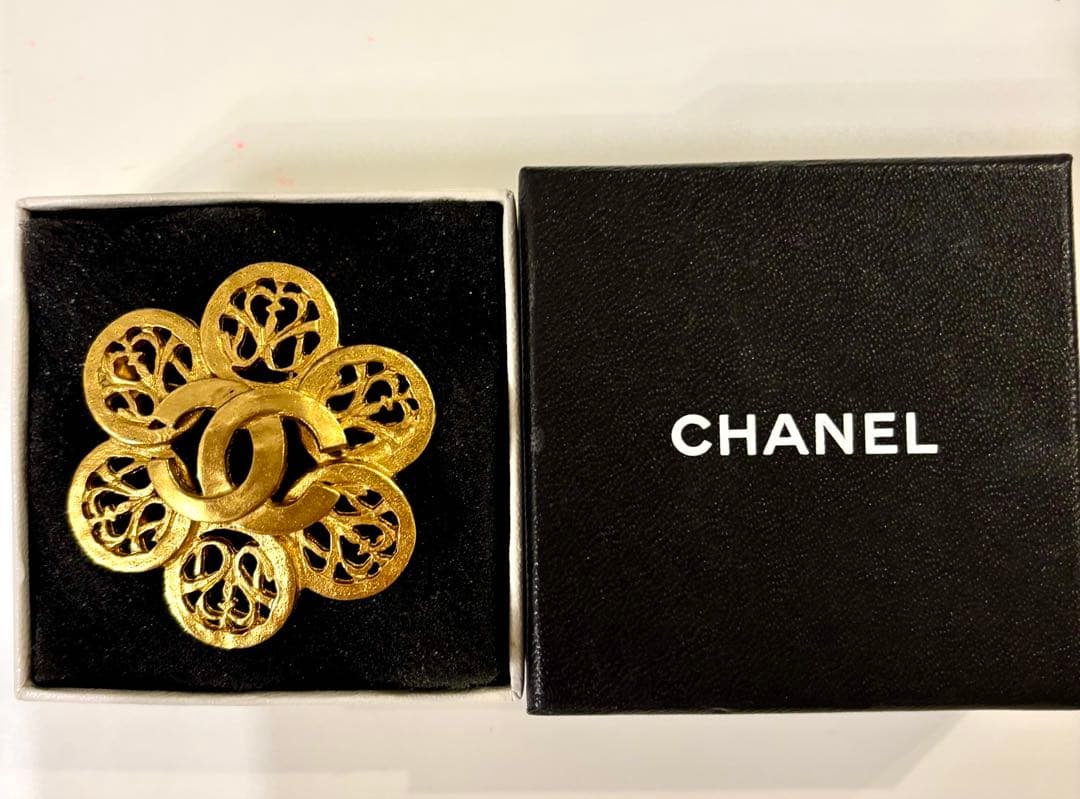 CHANEL ゴールド フラワーブローチ 箱付き 楽天市場】【中古】CHANEL“シャネル”フラワーモチーフ ゴールド