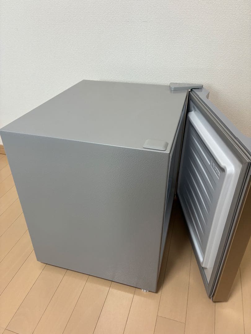 宮城手渡し※アイリス冷凍・冷蔵庫 直冷式 ゴールド2025年4月購入 小型