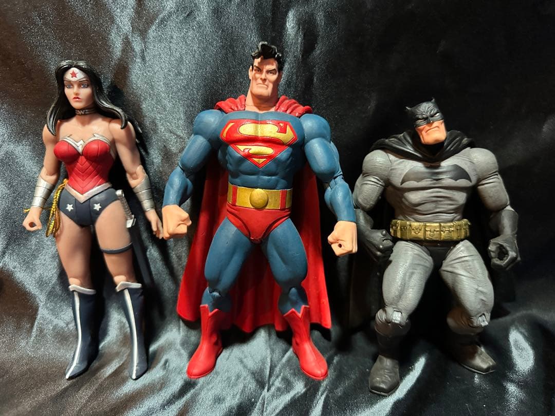 dcコミックス スーパーマン バットマン ワンダーウーマン フィギュア