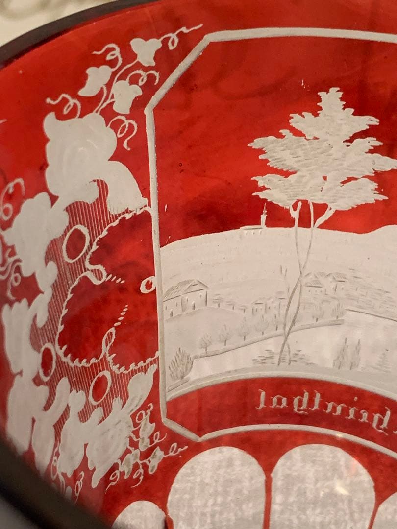 ボヘミアガラス アンティーク19世紀後半 細密にカットされた風景画が