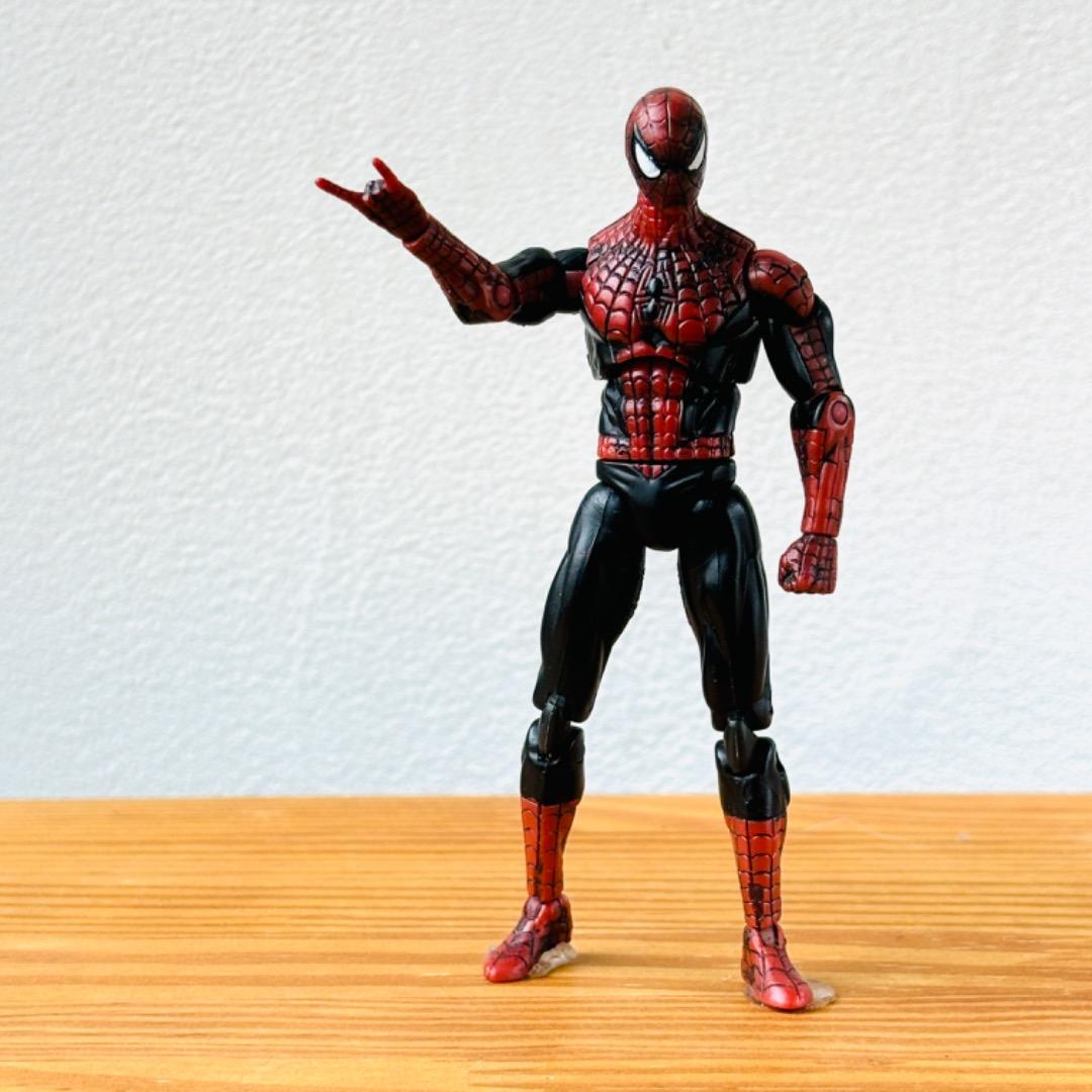 マーベルユニバース スパイダーマン 黒と赤 3.75 インチ フィギュア