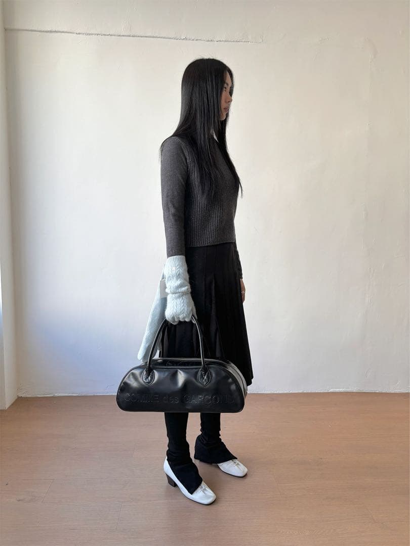 COMME des GARCONS レザー　エンボスロゴ　ハンドバッグ コム デ ギャルソン」が品質にこだわったメード・イン・イタリーの