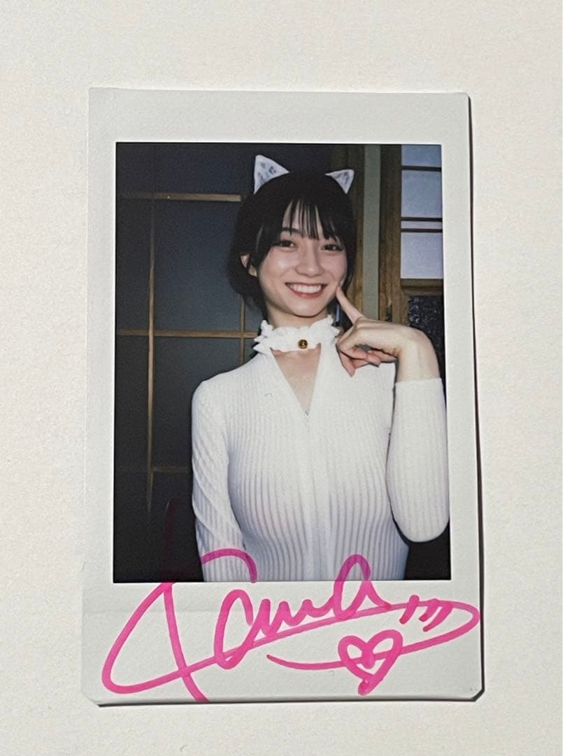 瀬戸環奈 直筆サイン入りチェキ - メルカリ