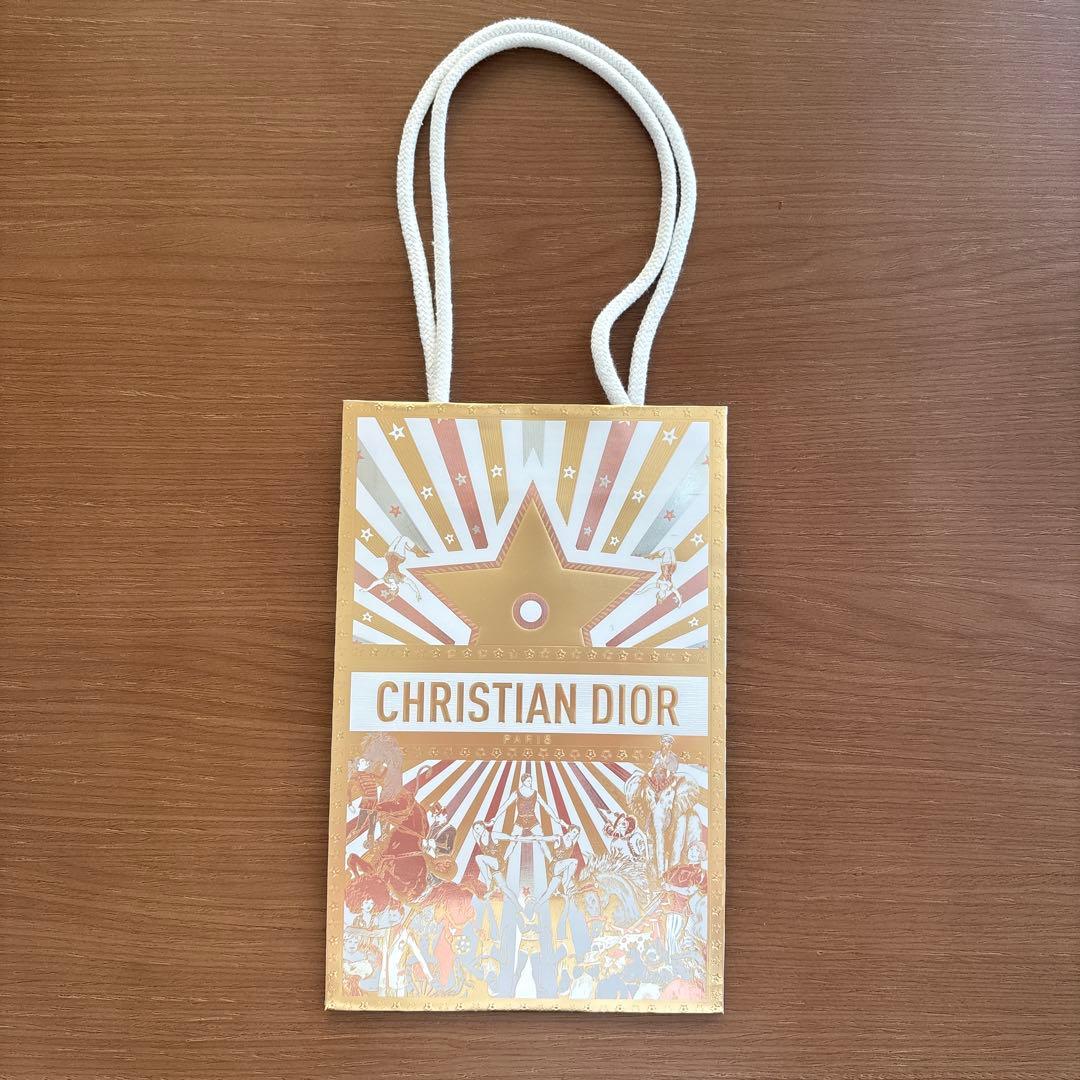 ディオール 2025年 ホリデー限定 ショッパー クリスマス 紙袋 - メルカリ