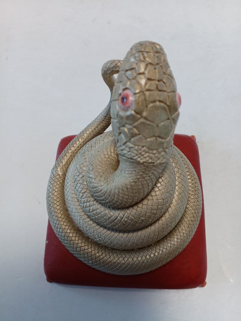 朝隈俊男さん　巳　蛇　サイン入り　高さ７センチ