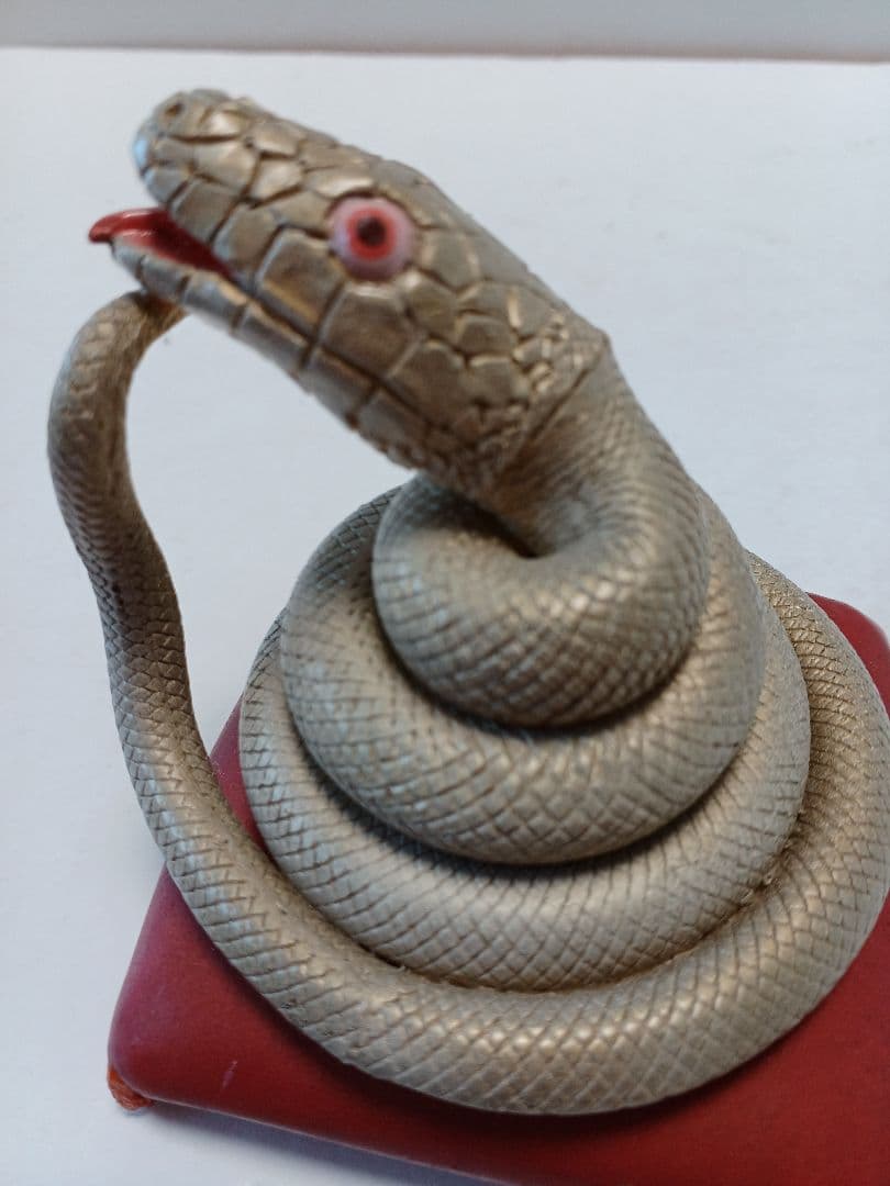 朝隈俊男さん　巳　蛇　サイン入り　高さ７センチ