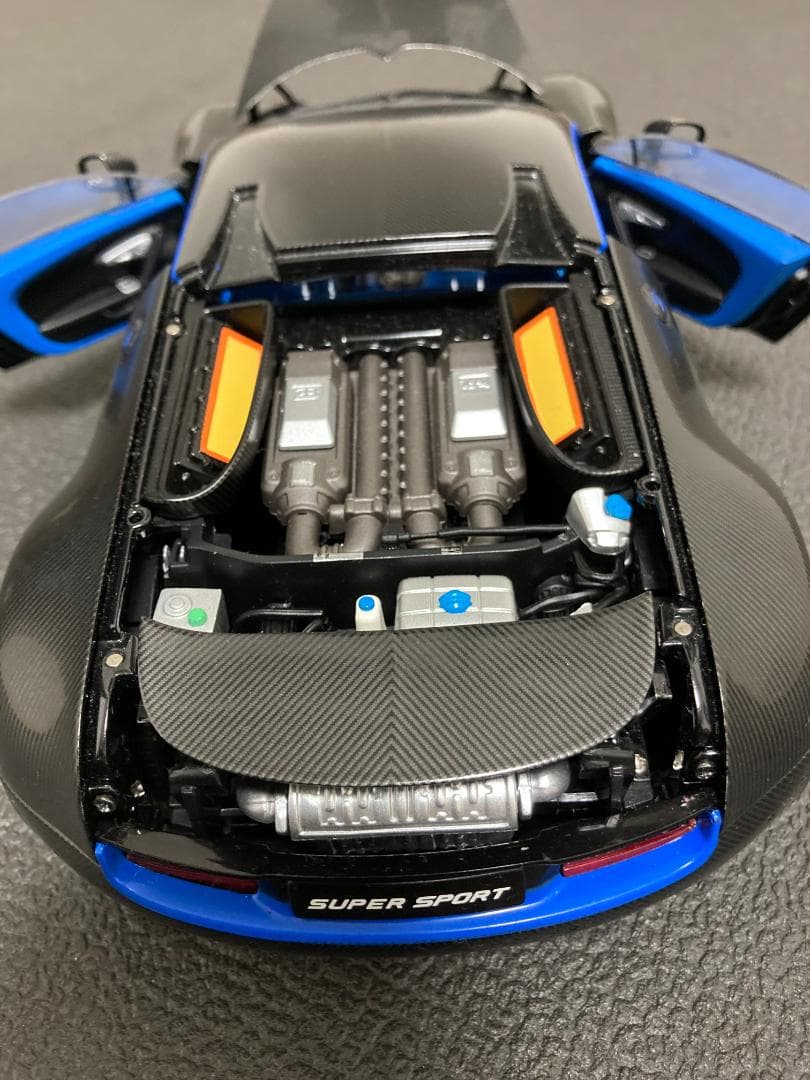 1/18 オートアート ブガッティ ヴェイロン スーパースポーツ カーボン