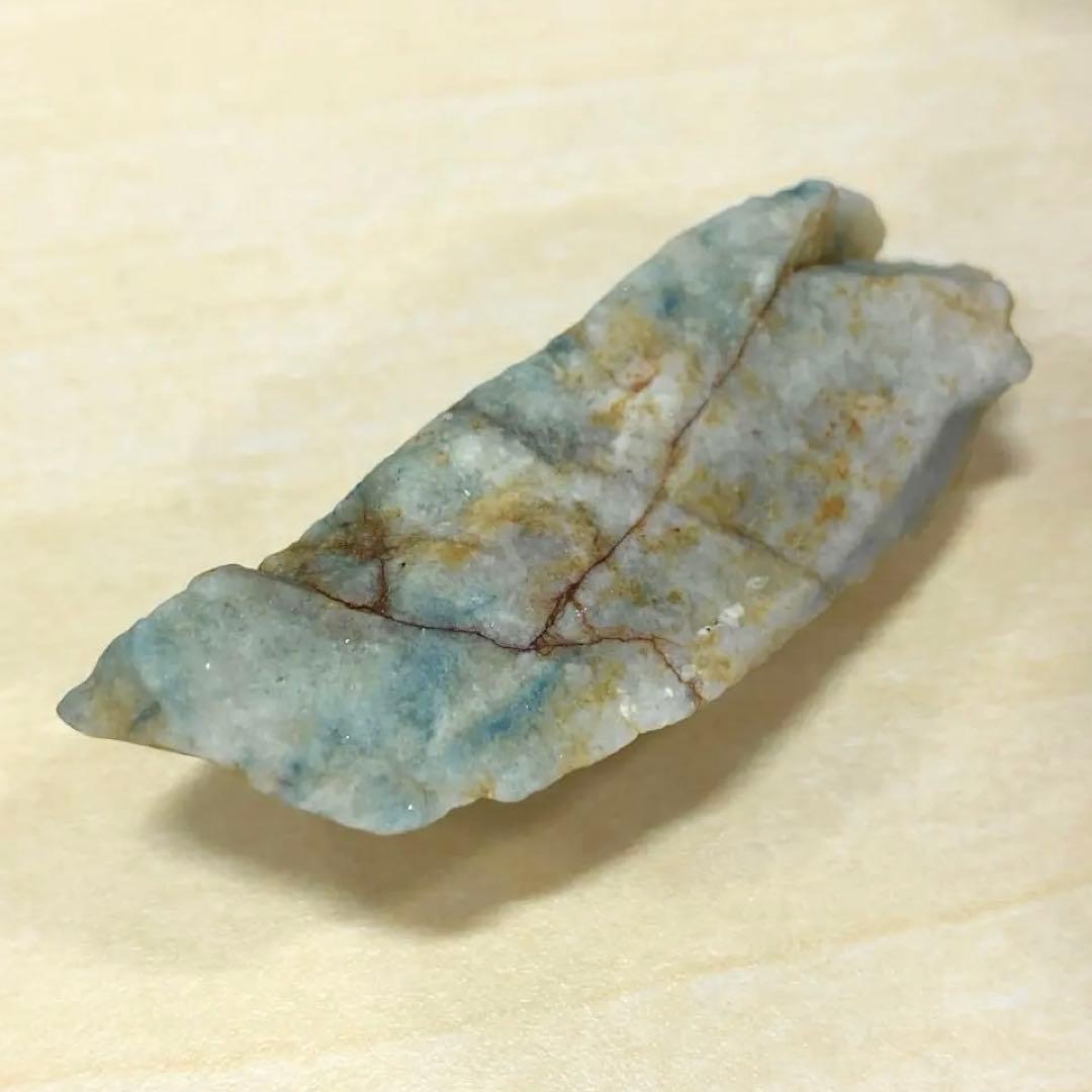 糸魚川翡翠 入りコン沢青翡翠 38g 鉱物標本