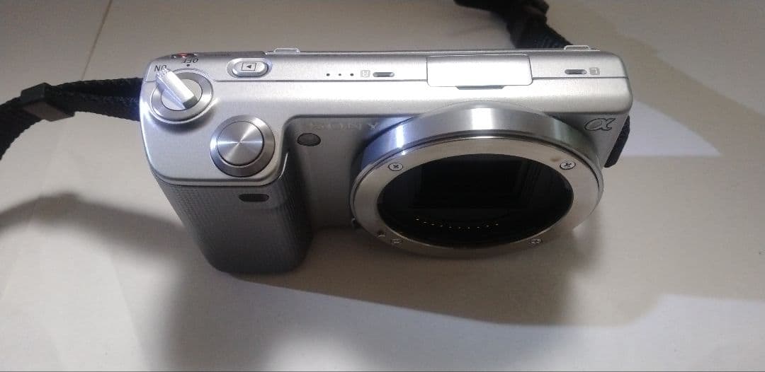 SONY NEX-5 シルバー ミラーレス一眼 本体と付属品の通販はau PAY