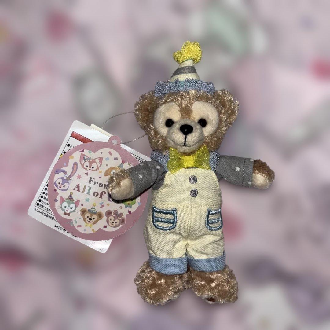 タグ付き フロムオールオブアス ダッフィー 40周年 ぬいぐるみバッジ