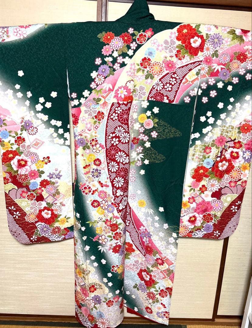 グリーン 花々 御所車 振袖 身丈151 Sサイズ
