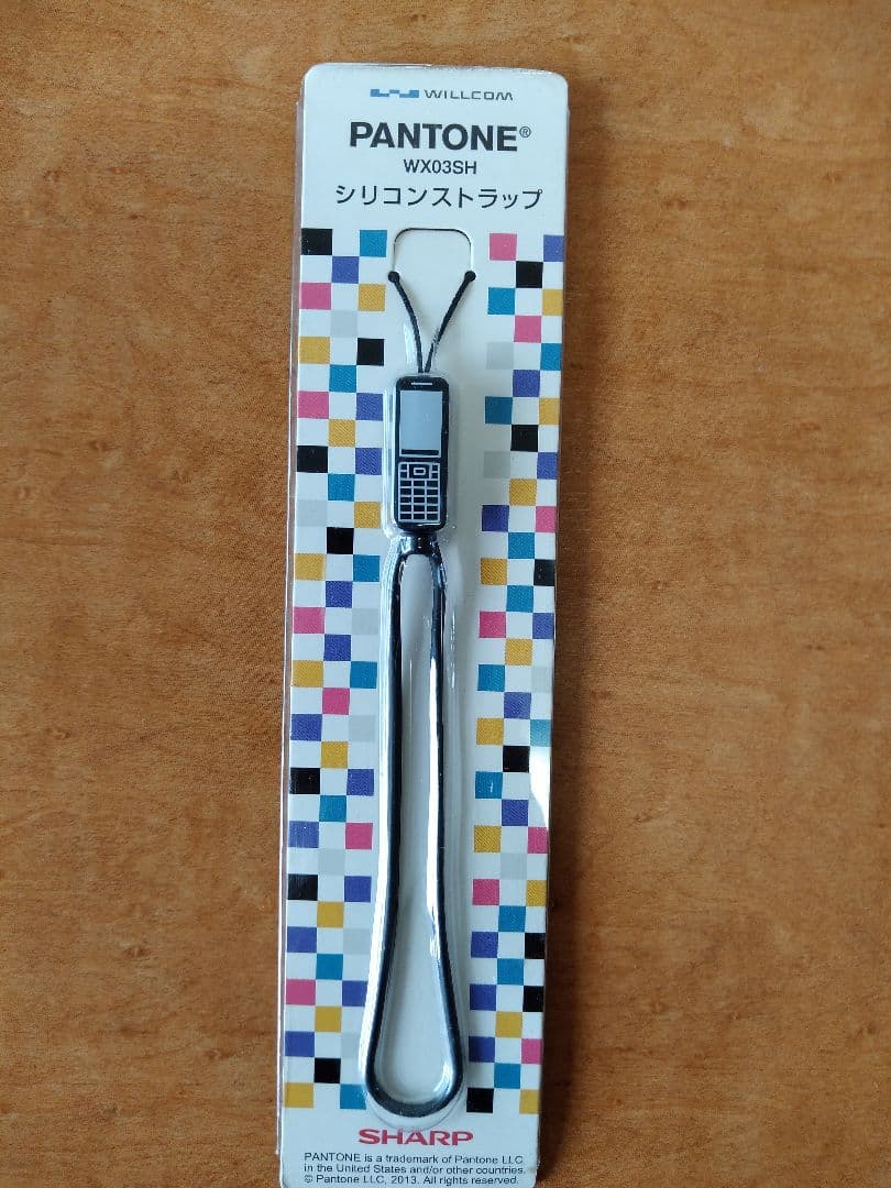 【超希少】WILLCOM   PANTONE  WX03SH シリコンストラップ スマホと連携、シャープ製ストレートPHS「PANTONE WX03SH」 - ケータイ