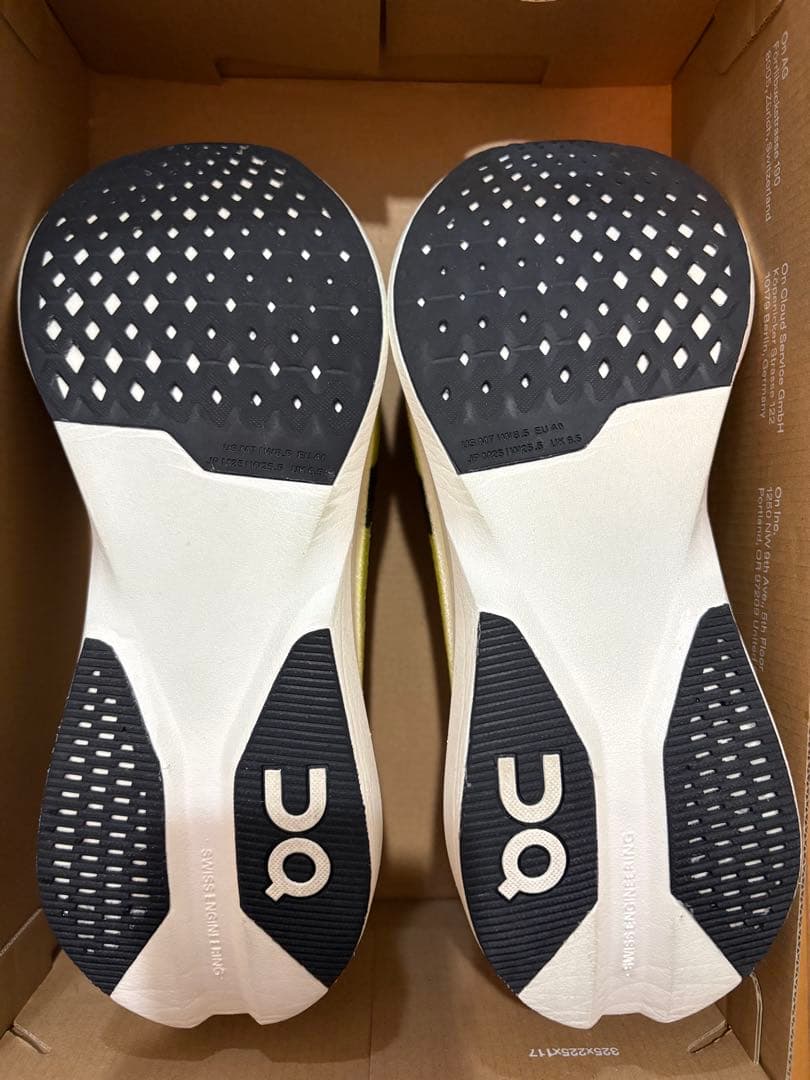 【値段交渉可】On Cloudboom Strike LS 25.0cm