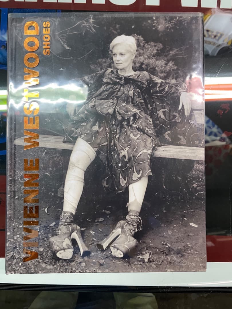 ヴィヴィアンウエストウッド 洋書写真集 - メルカリ