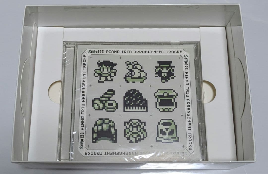 特典未開封 サガ30周年記念BOX 「神」中古美品 ダウンロードコード使用