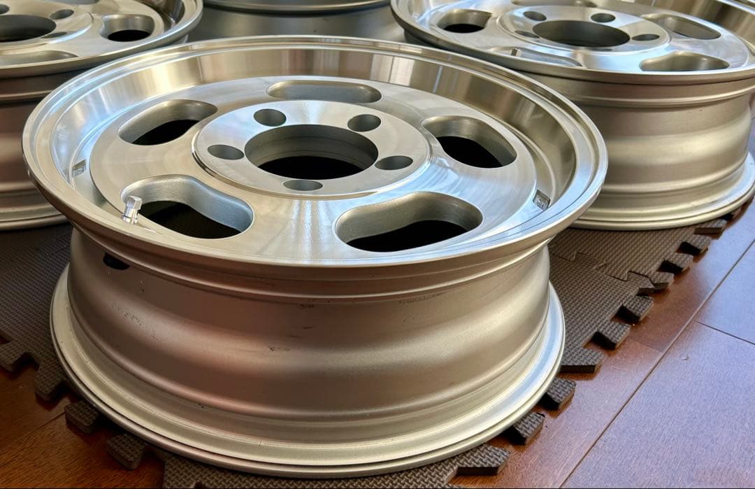 なつ専用 ジムニー MLJ-Dスロット16inアルミホイール《2本1セット》