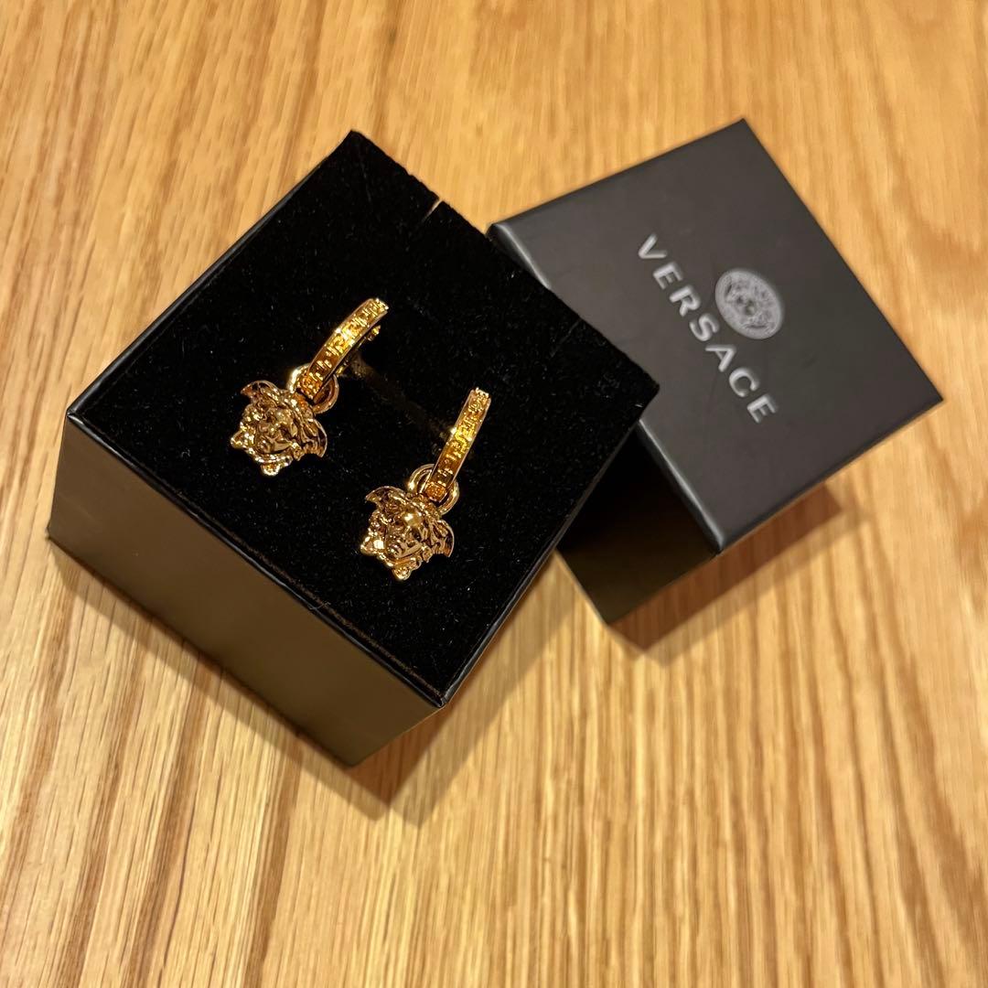 VERSACE ラ メドゥーサ グレカ フープ イヤリング ピアス ヒョンジン
