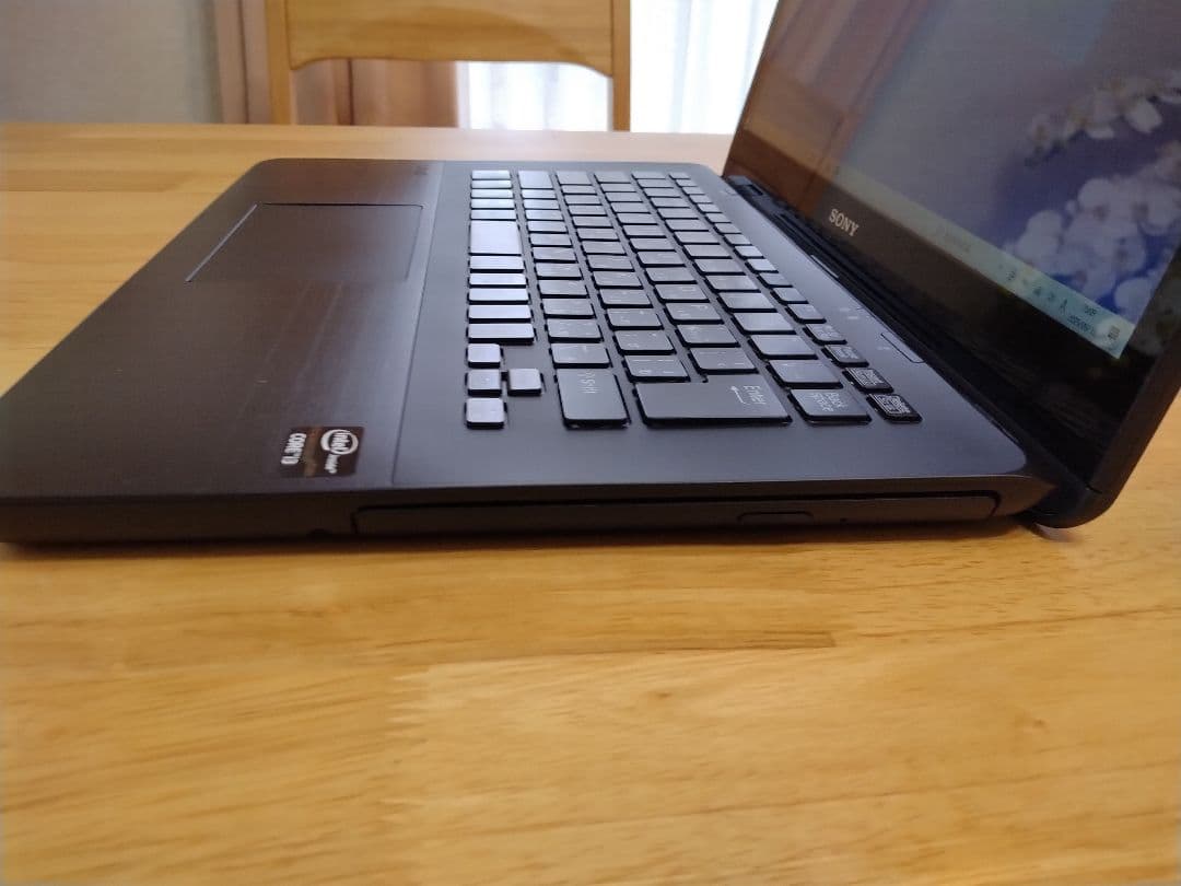SONY VAIO SVF14A19　i3-3227U 4.0GB SSD256