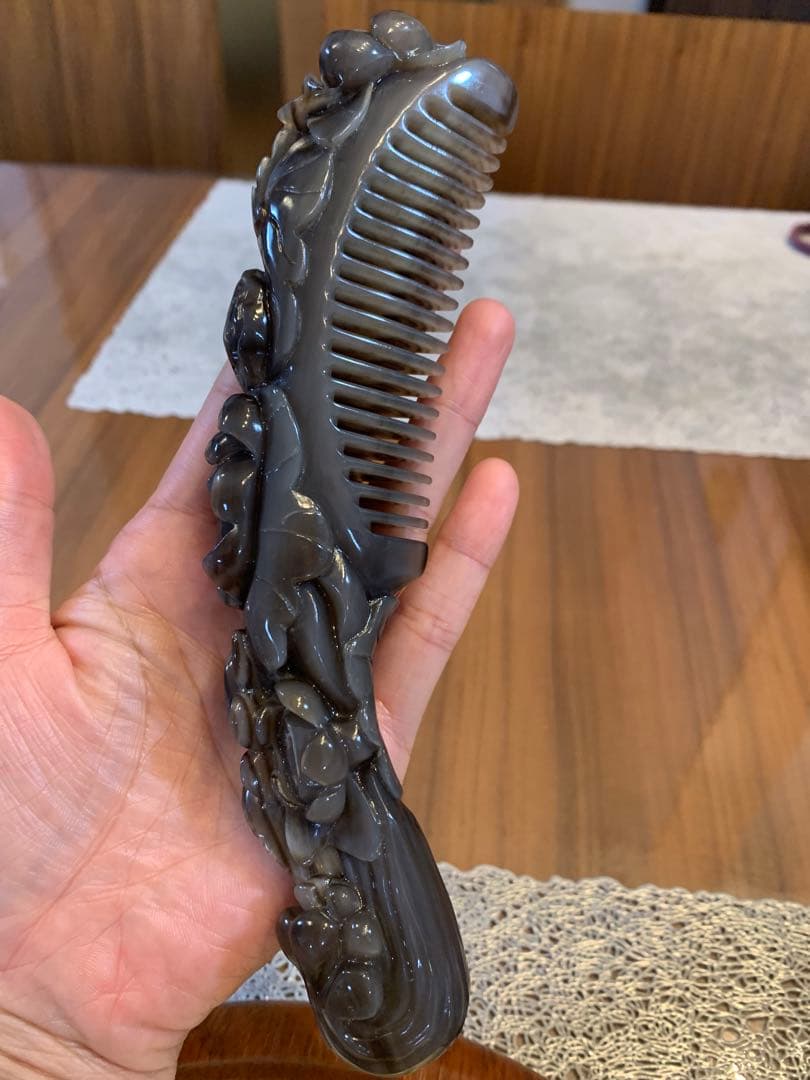 Y-148 高級 希少 極上品 天然白水牛角 手彫り 蓮と鯉 櫛 くし