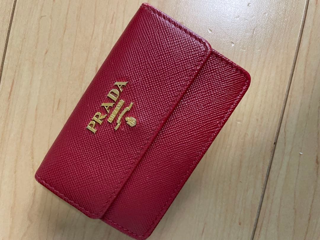 PRADA レザー 名刺入れ レッド PRADA（プラダ） （新品・未使用品）PRADA 1ML040 SAFFIANO METAL