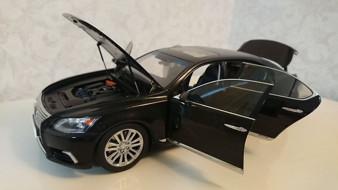 レクサス LS600hL ブラック オートアート 1/18 ミニカー - メルカリ
