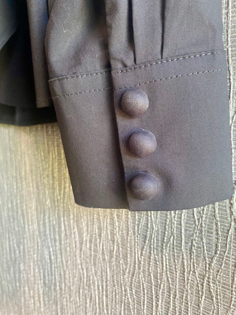 値下げ価格美品FENDIタイ付き長袖シャツ ブラックハンガー付き