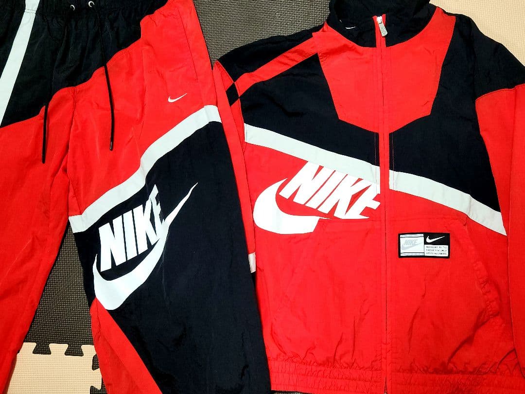 NIKE 山田涼介 RED セット アップ 上下 ビッグ スウッシュ ウーブン NIKE 山田涼介 RED セット アップ 上下 ビッグ スウッシュ ウーブン
