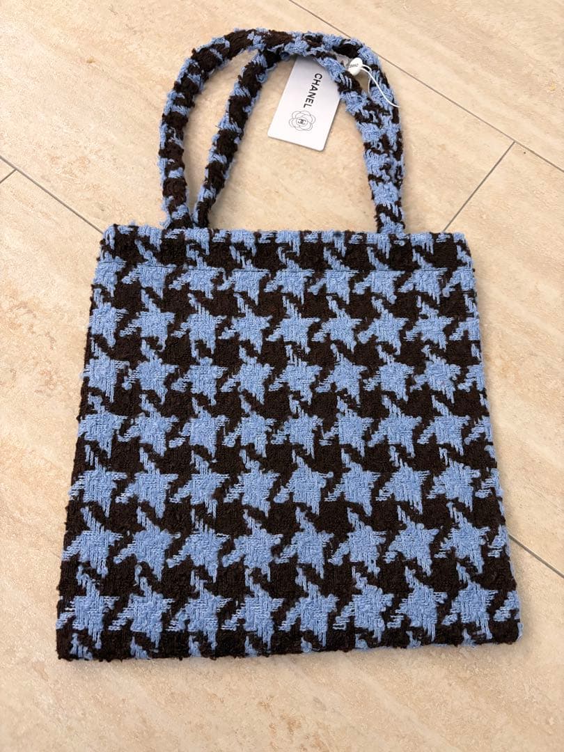 CHANEL トートバッグ 青と茶色のハウンドトゥース ノベルティ - メルカリ