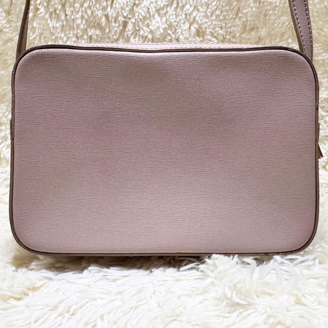 フルラ リリー カメラバック 斜め掛け レザー ピンクベージュ ゴールド