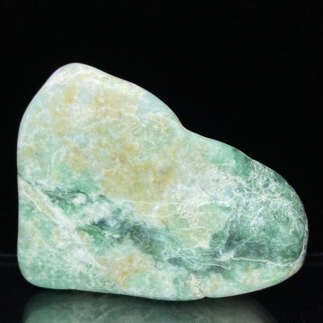 【専用品】糸魚川翡翠　翡翠　さまざまな翠　原石　160.2ｇ