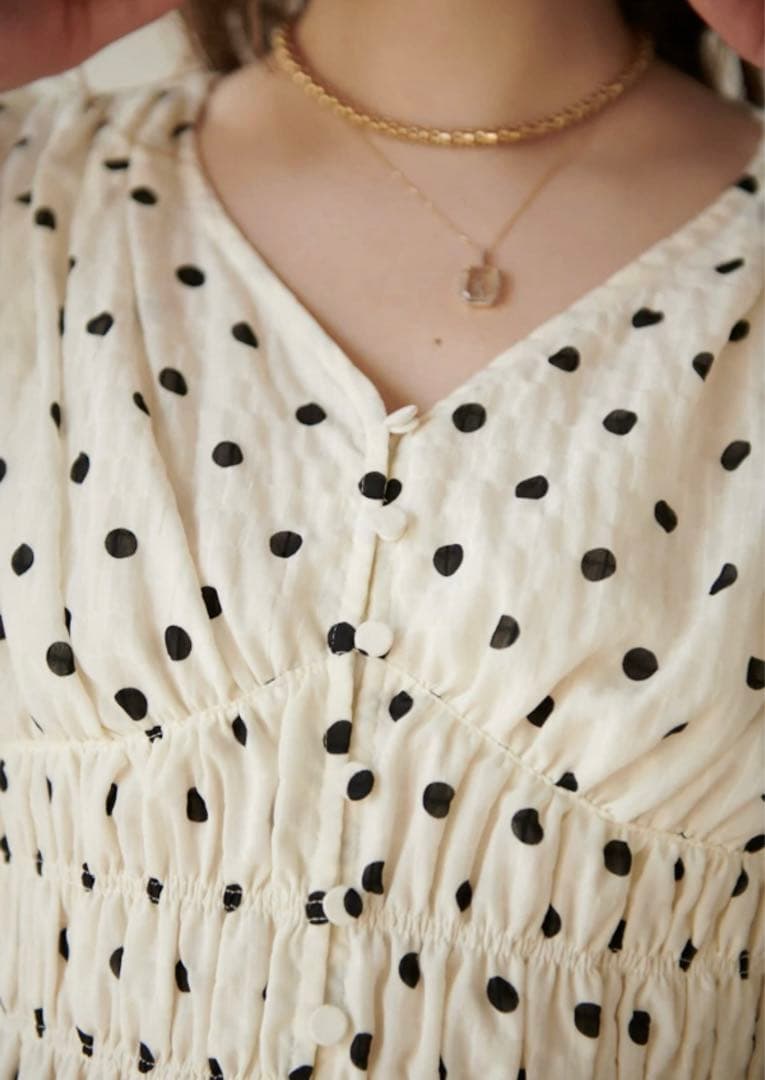 新品未使用Estella.K LuanaBlouse VネックシャーリングBL - メルカリ